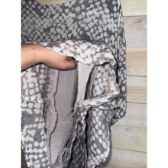 Aura Flowy Printed Romper Size S - Picture 7 of 7